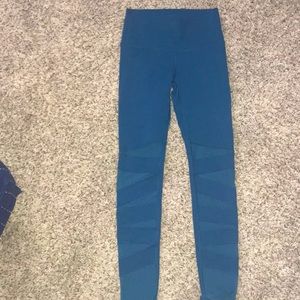 Girls Ivivva Size 10 blue leggings with mesh inserts